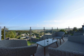 Whispers - 4 bedroom Luxury Family Holiday Home in Salcombe (Sleeps 8)